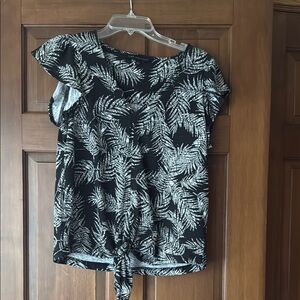 Janey and Delancey Black and White Leaf Print Women's Top with tie bottom